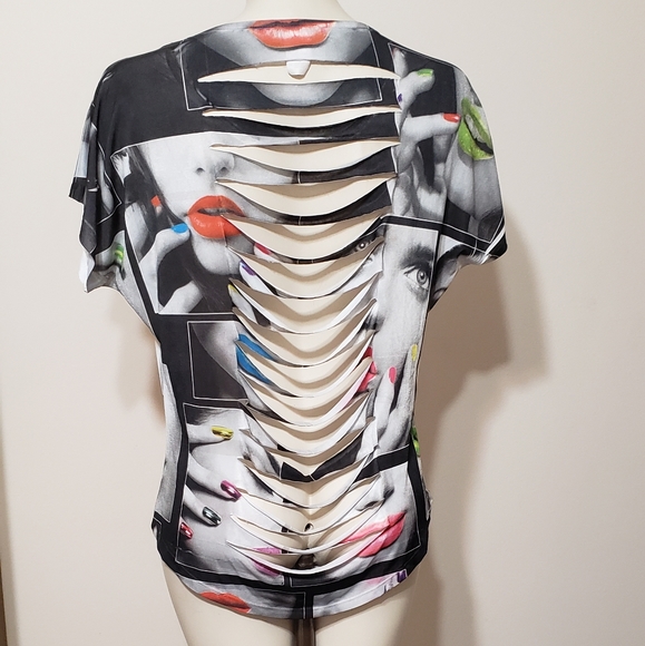 Unique lips & nails print short sleeve top Jr XL - Picture 2 of 3